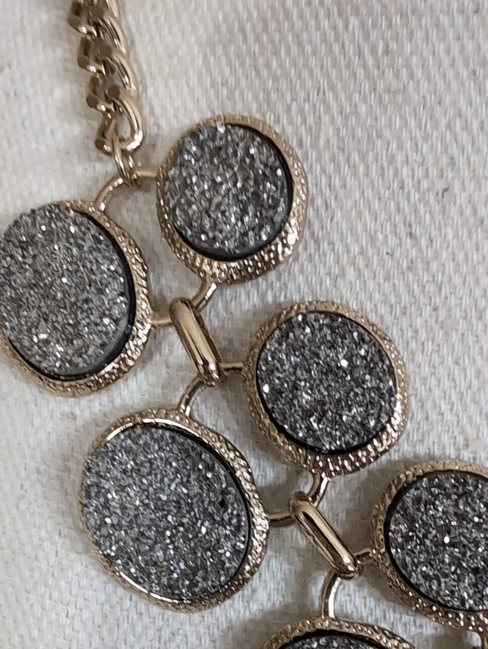 Apt. 9 Goldtone Sparkly Glittery Silver Statement Necklace NWT